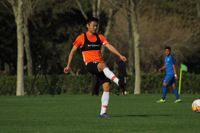 中国U18男冰斩获世锦赛乙级A组亚军 中国女冰降组