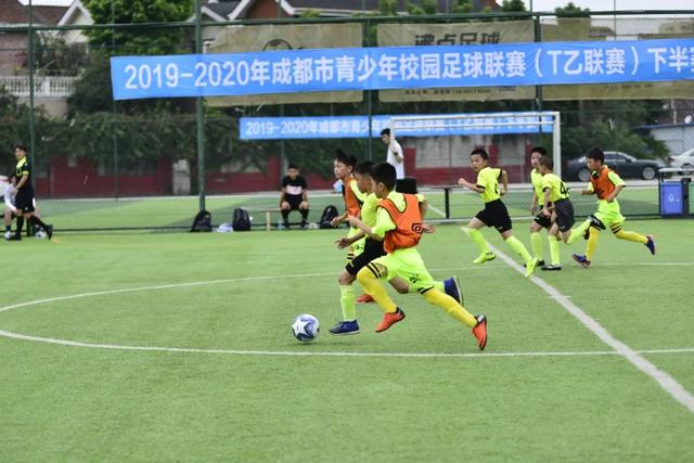 欧洲金靴实时榜单：莱万领跑 萨拉赫位列次席