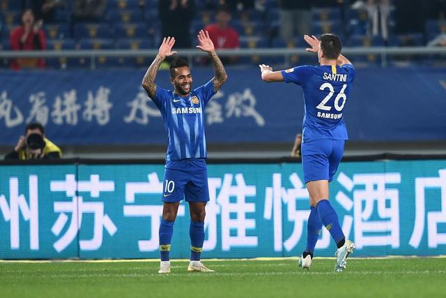 约基奇缺阵掘金大胜快船 文班10分马刺负雄鹿