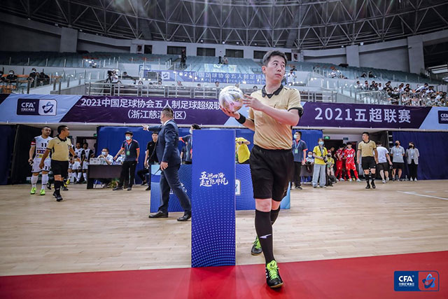 记者：本坦库尔因种族歧视孙兴慜 被英足总禁7场