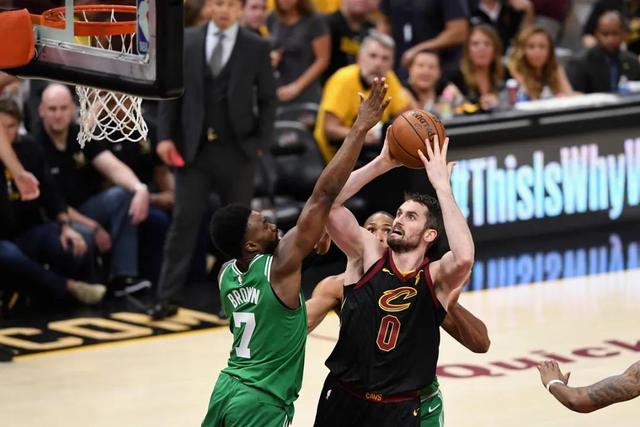 那不勒斯嫌加纳乔太贵 求购多特边锋阿德耶米